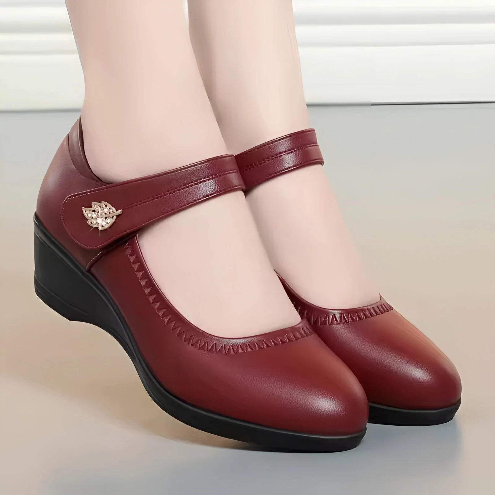 Brenka - Elegante Scarpa In Pelle Con Cinturino - Image 3