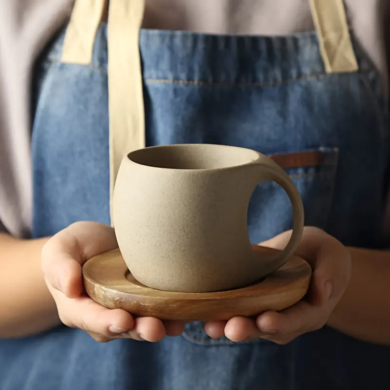 ClayHaven - Tazza Da Caffè In Ceramica Con Piattino in Legno - Image 4