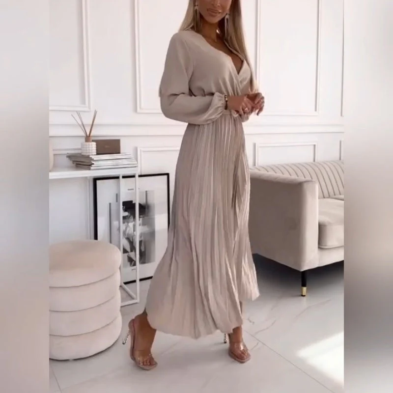 Elza - Elegante Abito Midi a Pieghe - Image 6
