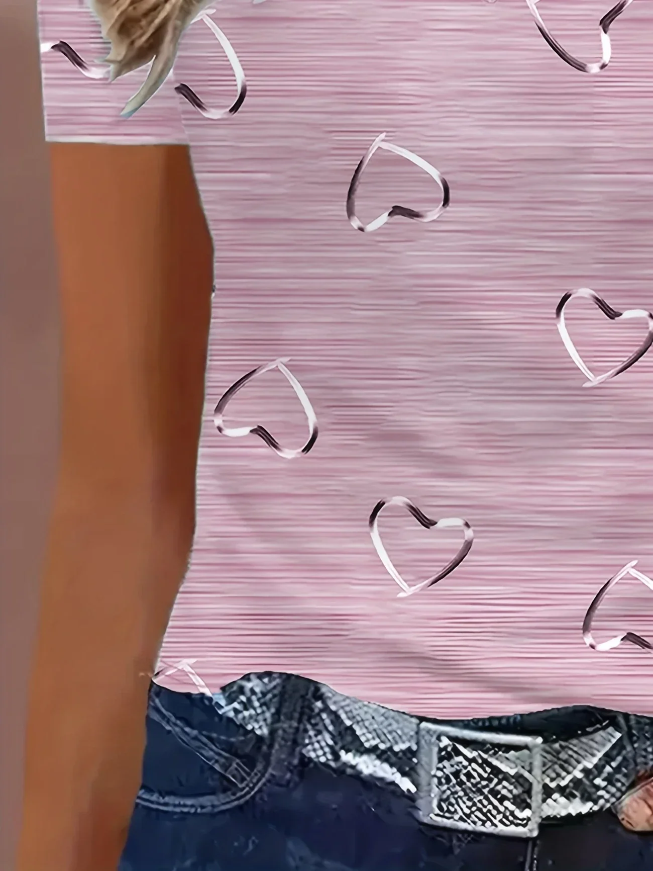 Emlyn - Top Alla Moda Con Scollo a V e Stampa a Cuori - Image 6