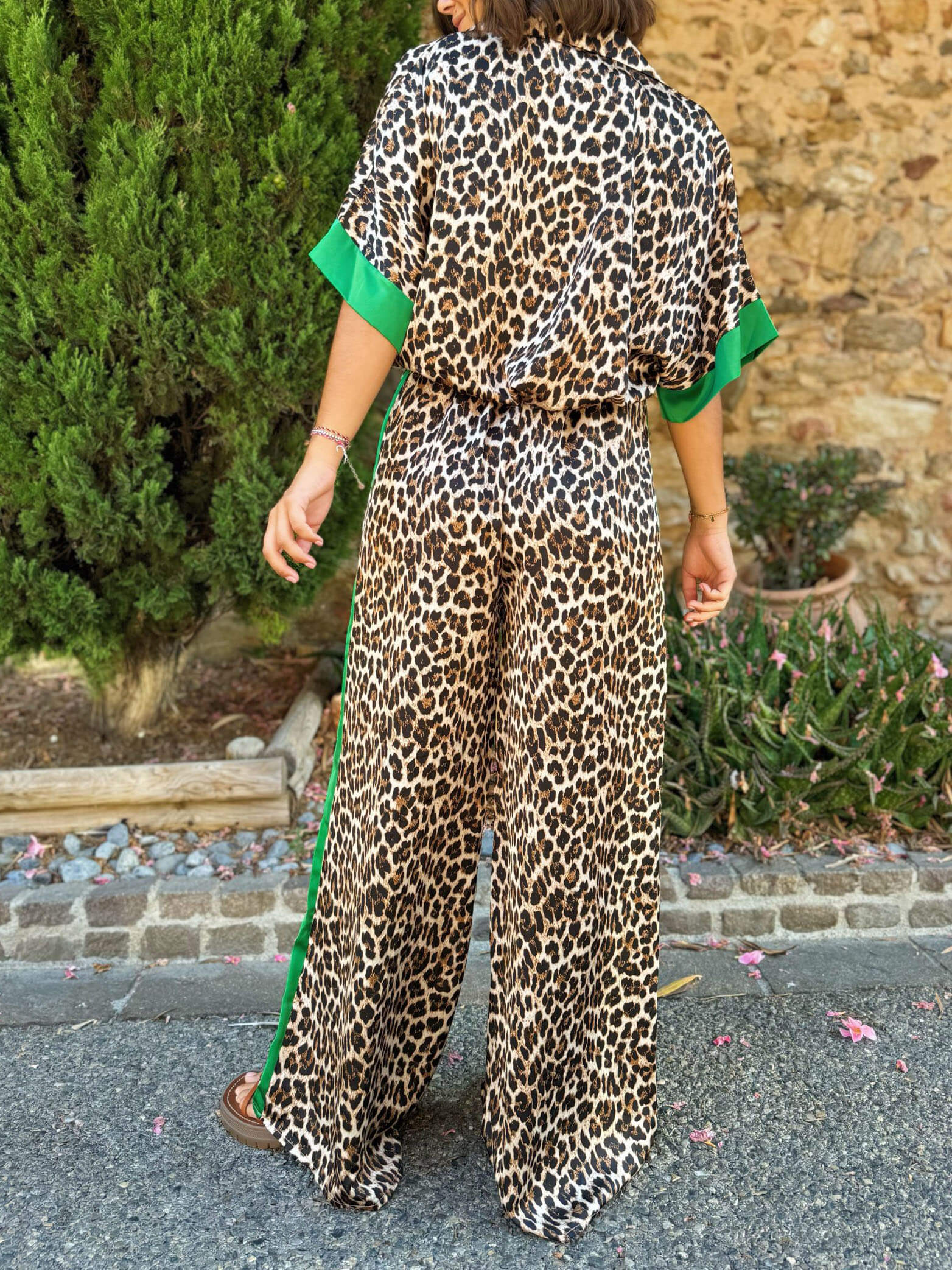 Felinette - Completo due Pezzi con Bottoni e Stampa Leopardata - Image 6