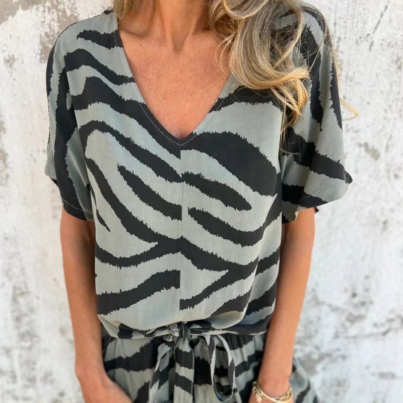 Gilberta - Completo due Pezzi con Top a V e Pantaloni Stampa Zebra - Image 3