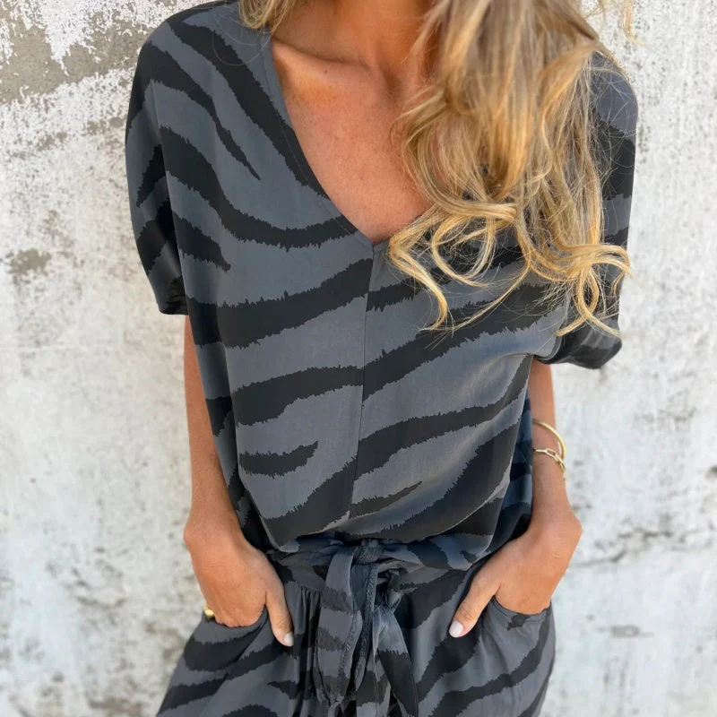 Gilberta - Completo due Pezzi con Top a V e Pantaloni Stampa Zebra - Image 7