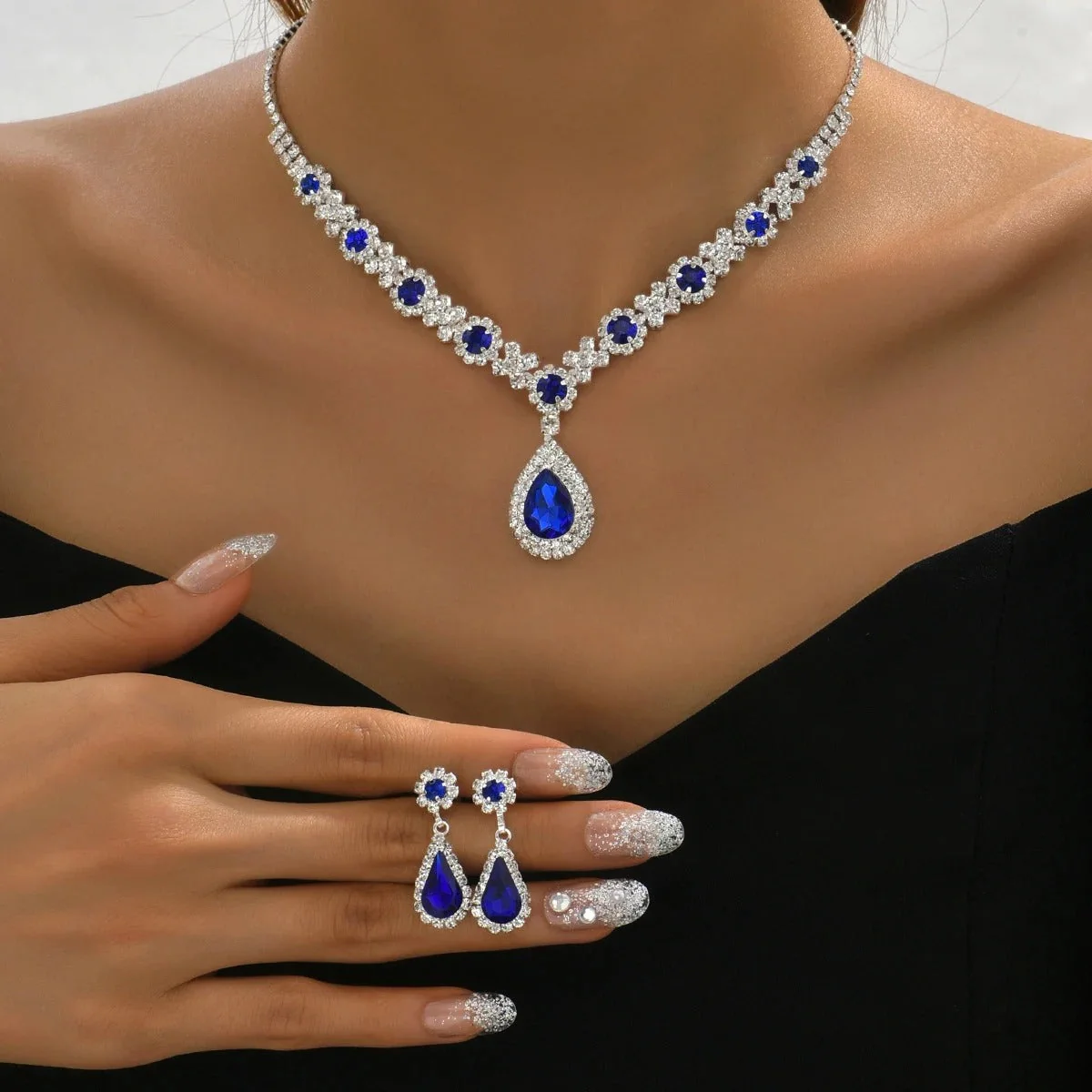 Kaylee - Set Collana con Goccia di Cristallo e Orecchini