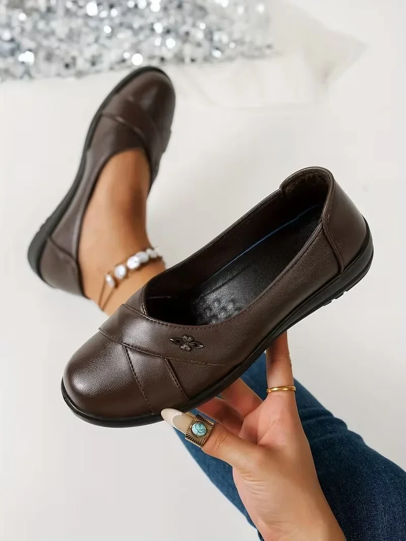 Kinerah - Scarpe Ortopediche in Pelle Con Emblema in Metallo - Image 2