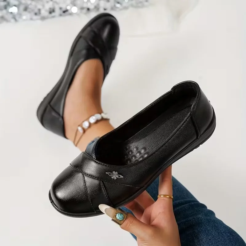 Kinerah - Scarpe Ortopediche in Pelle Con Emblema in Metallo - Image 3