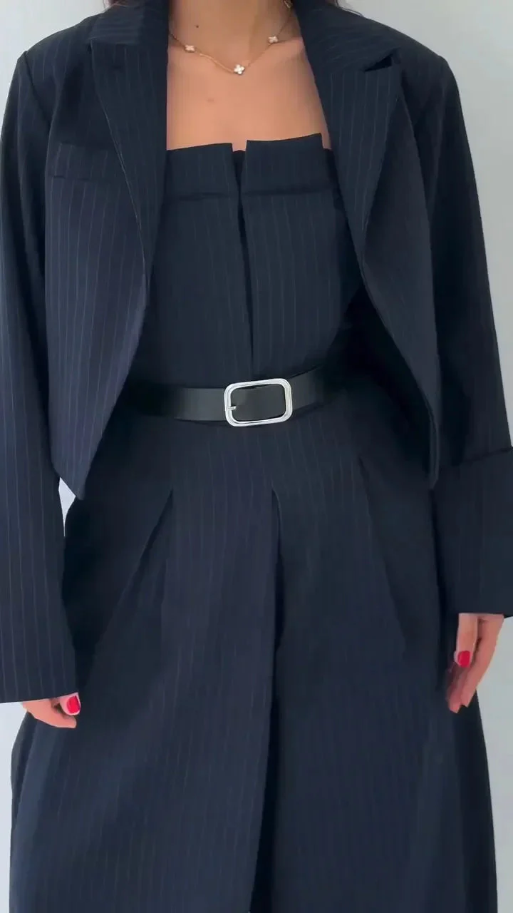 Lavara - Imposta Composta Da Blazer Corto e Pantaloni a Gamba Larga - Image 7