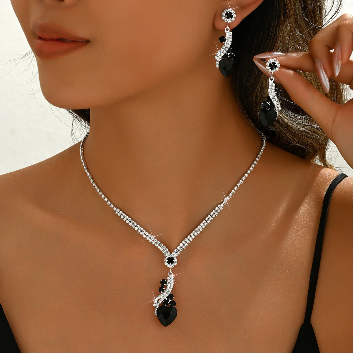 Lelia - Set Di Orecchini e Collana Con Strass - Image 2