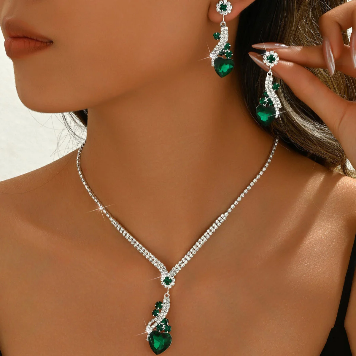 Lelia - Set Di Orecchini e Collana Con Strass - Image 3