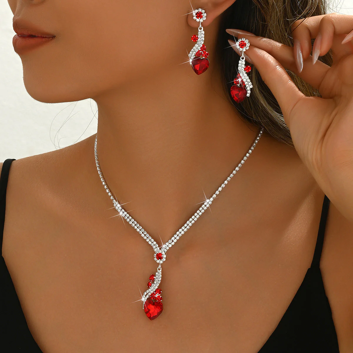 Lelia - Set Di Orecchini e Collana Con Strass - Image 4