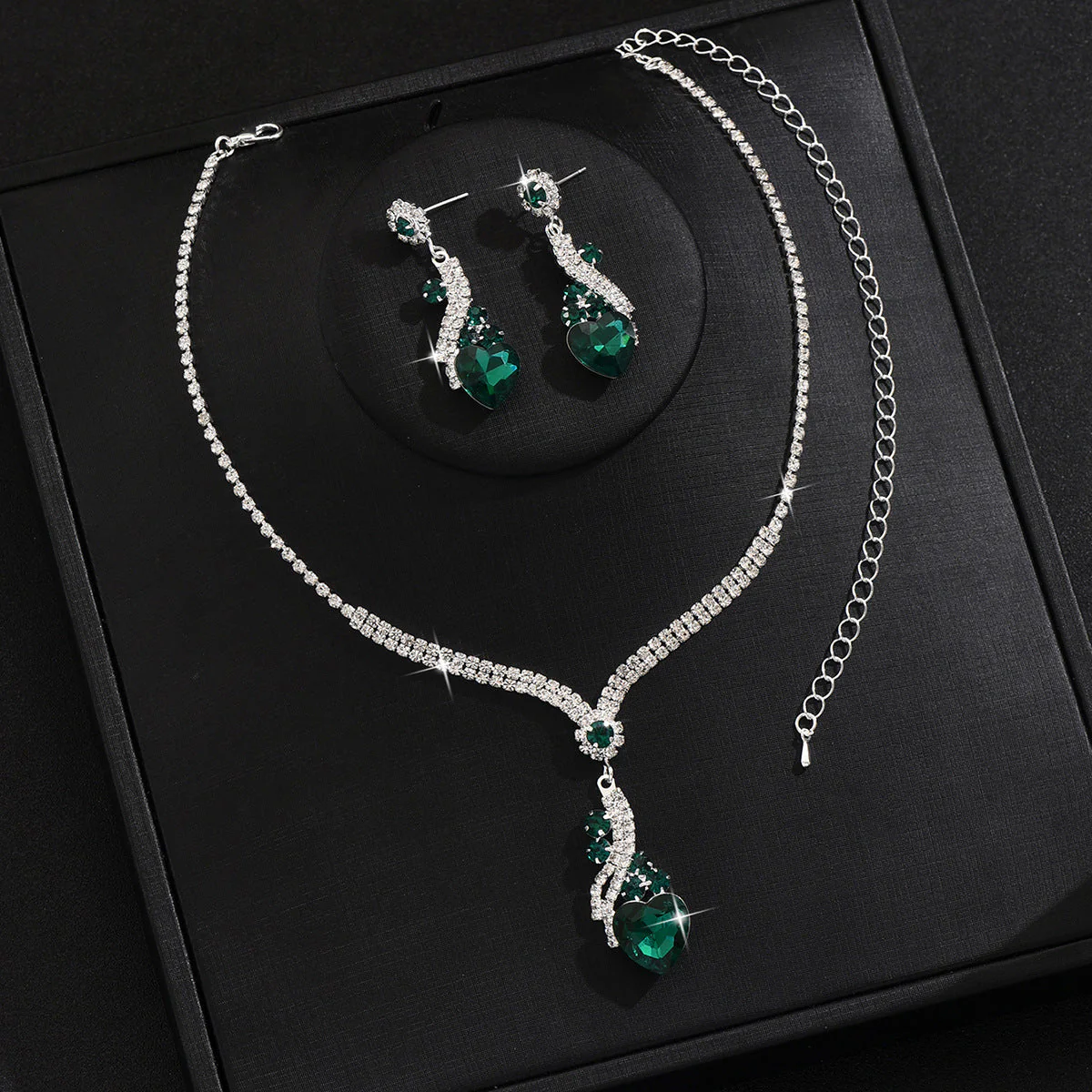 Lelia - Set Di Orecchini e Collana Con Strass - Image 7