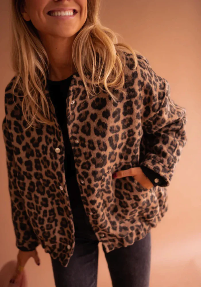 Leoona – Giacca Bomber Leopardata - Image 2