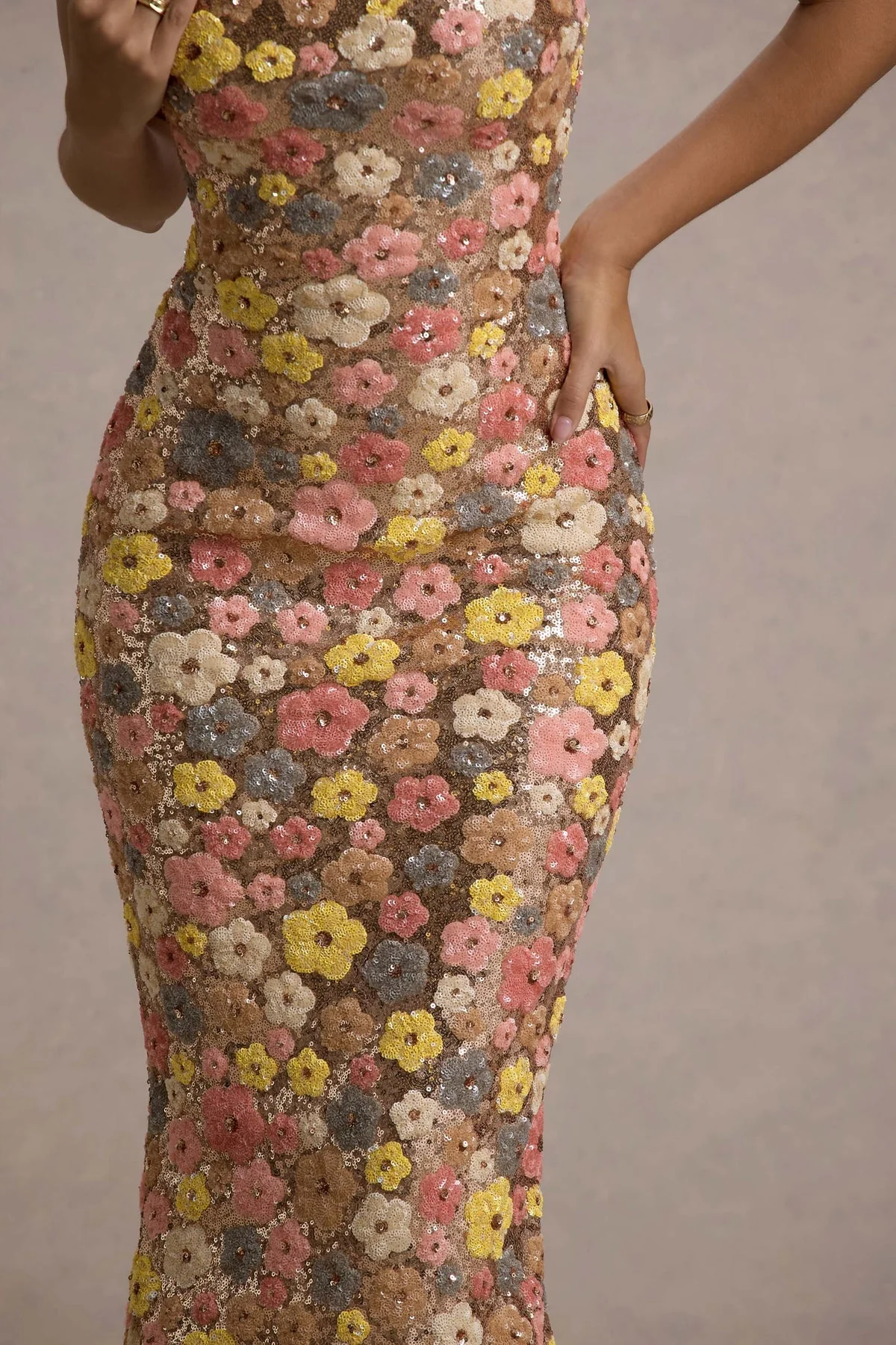 Lolita - Abito Lungo con Spalline sottili e Paillettes Floreali - Image 6