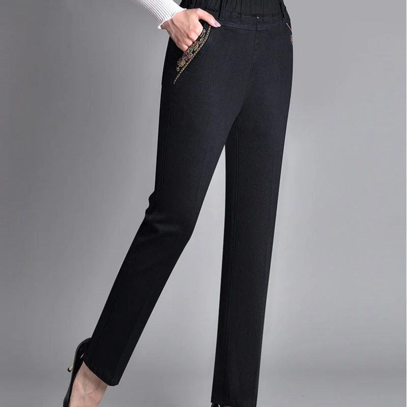 Loretie - Jeans Con Tasche Laterali e Elastico In Vita - Image 4