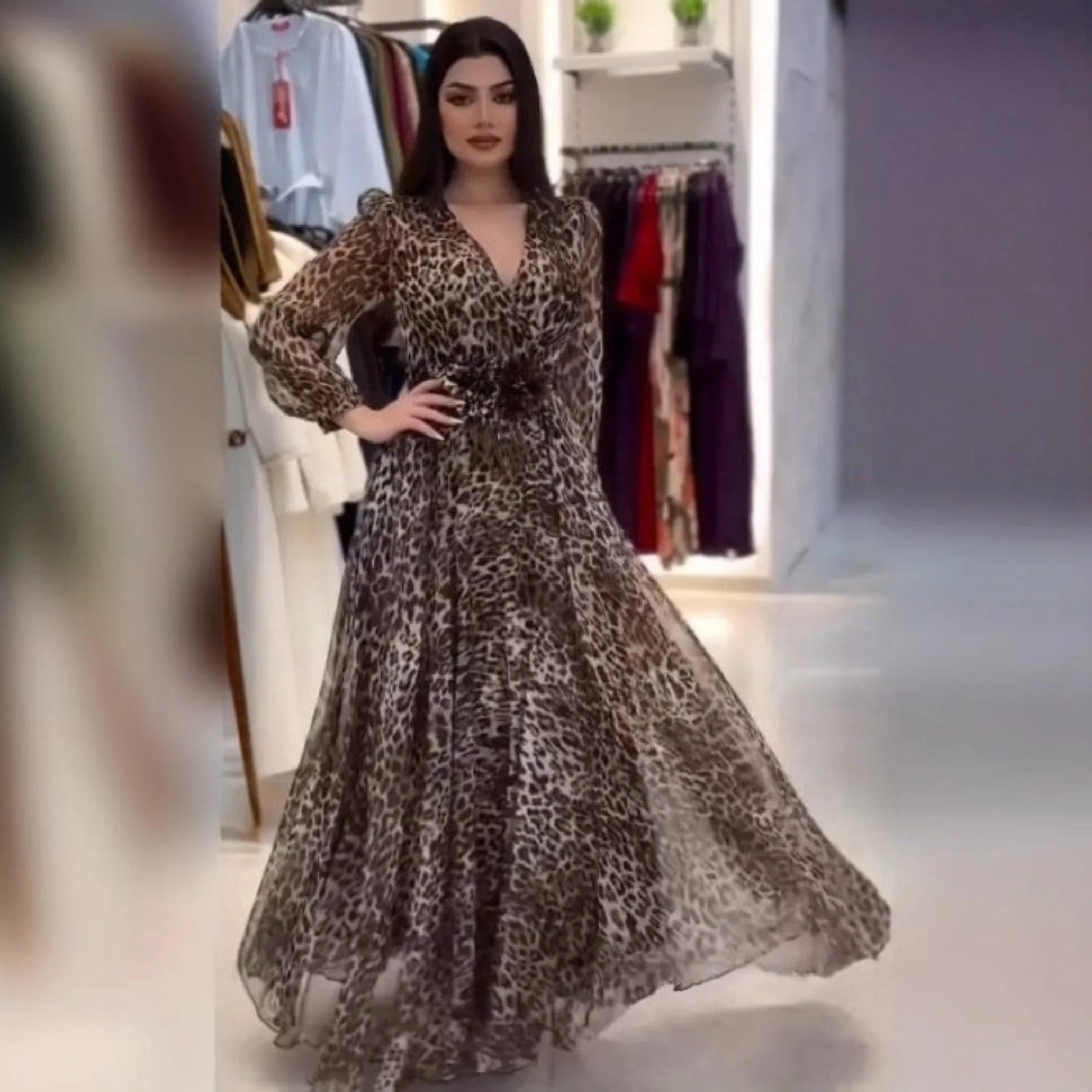 Nalera - Elegante Abito Midi Con Stampa Leopardata - Image 2