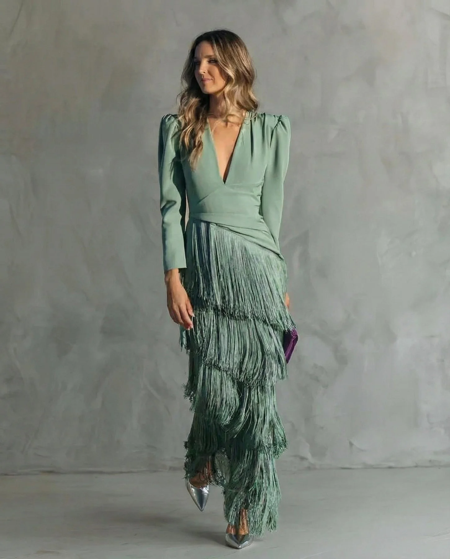 Nipuni - Abito Elegante Con Maniche a Frange - Image 4