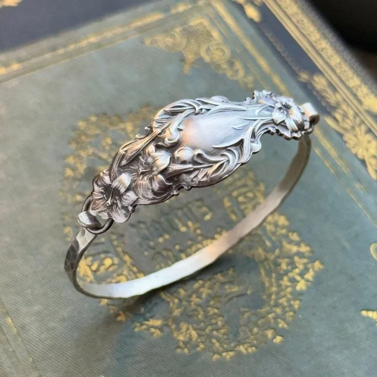 PetalCharm - Bracciale In Argento Con Incisione Floreale Vintage