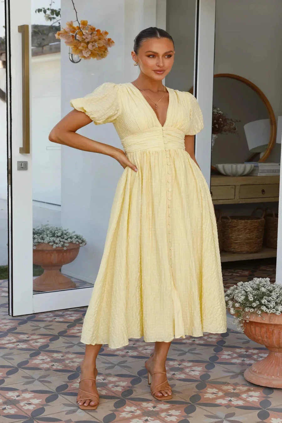 Sneja - Elegante Abito Con Maniche a Sbuffo e Bottoni - Image 4