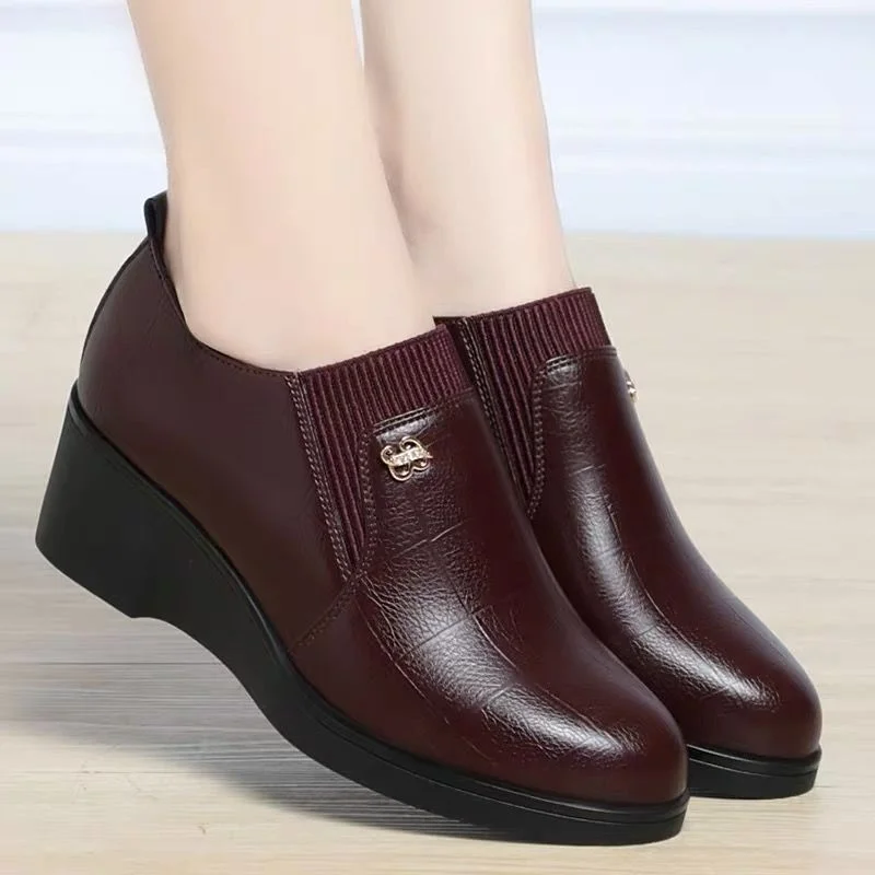 Switolina - Scarpe Alla Moda Con Zeppa In Pelle - Image 2