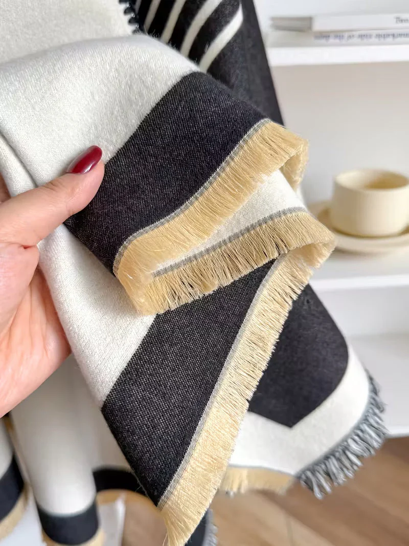 Taisija - Scialle Jacquard a Righe Reversibile In Finto Cashmere - Image 11