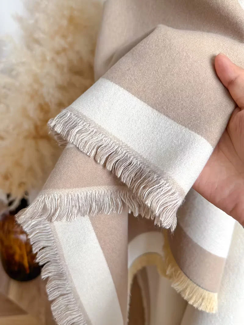 Taisija - Scialle Jacquard a Righe Reversibile In Finto Cashmere - Image 14