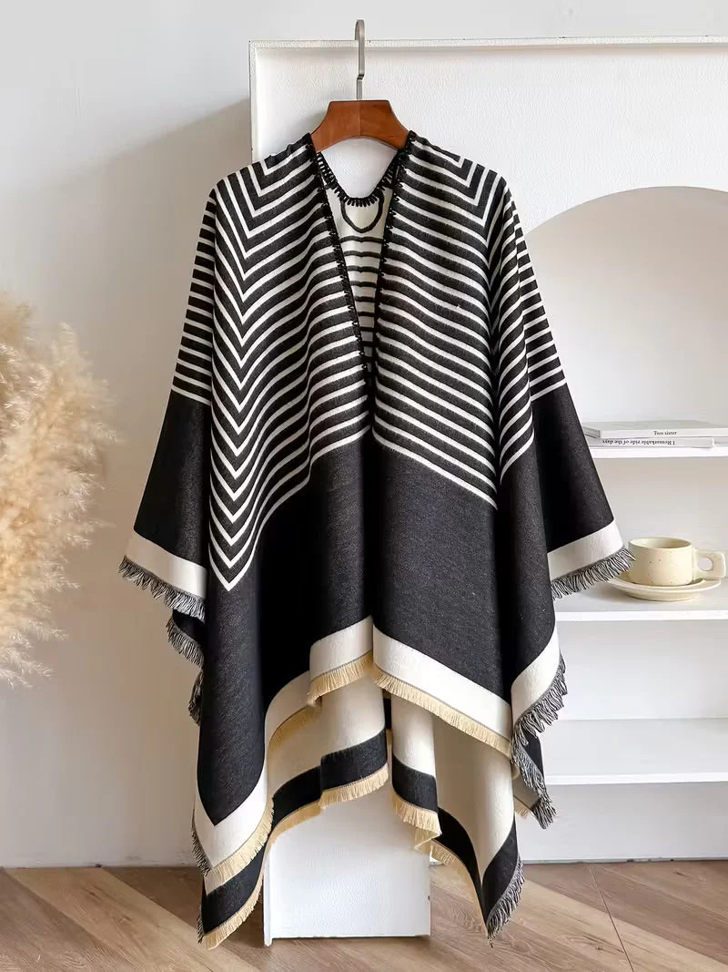 Taisija - Scialle Jacquard a Righe Reversibile In Finto Cashmere - Image 2