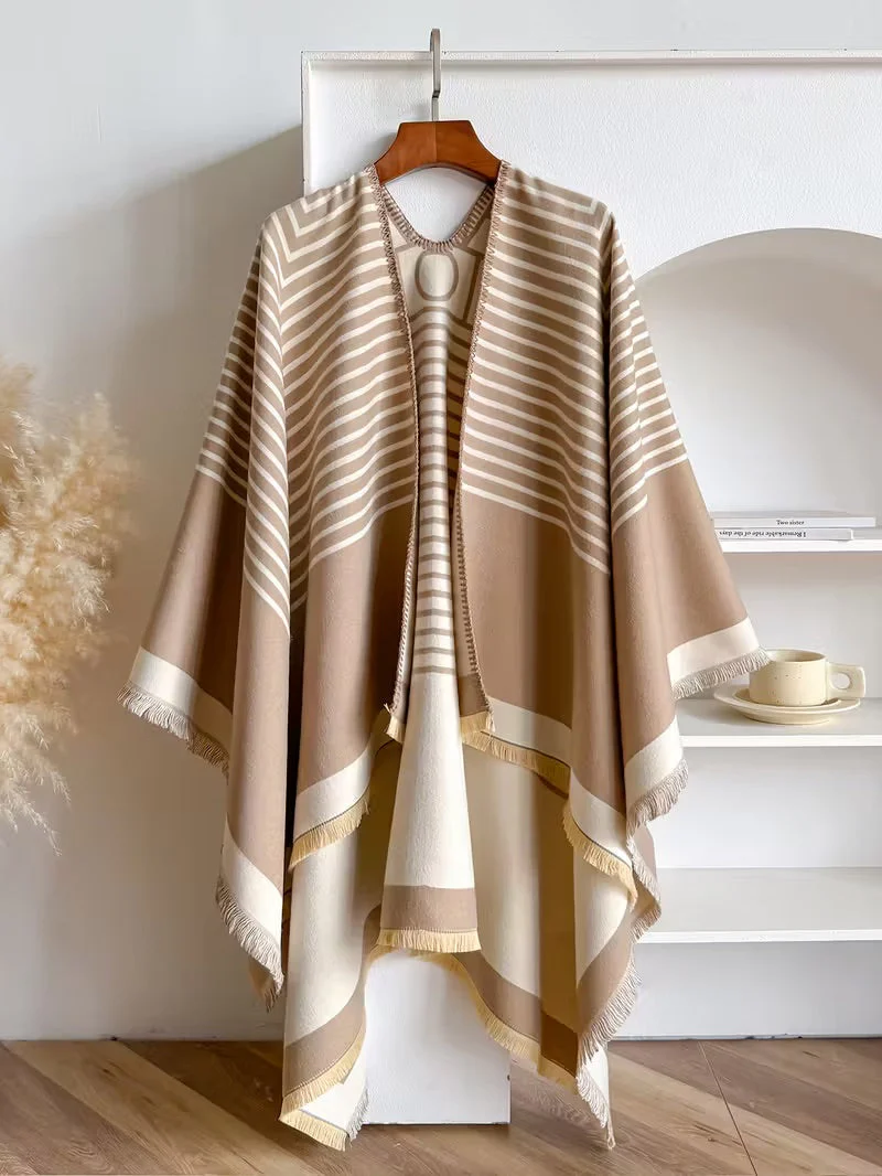 Taisija - Scialle Jacquard a Righe Reversibile In Finto Cashmere - Image 4