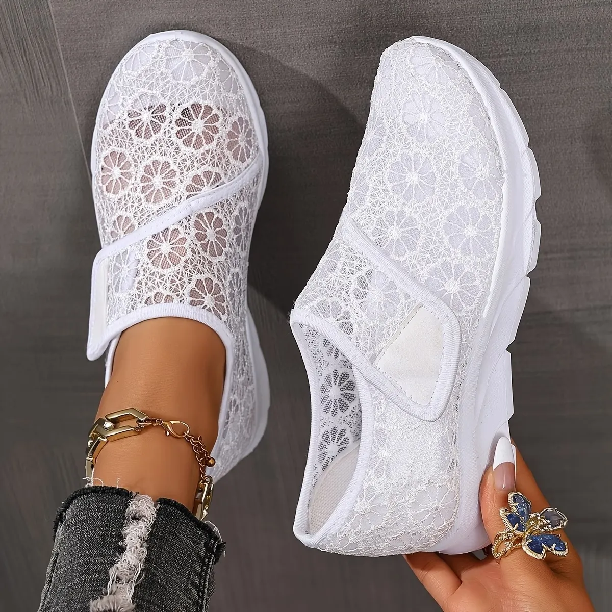 Tonjaa - Sneakers in Pizzo Con Ricami Floreali - Image 3